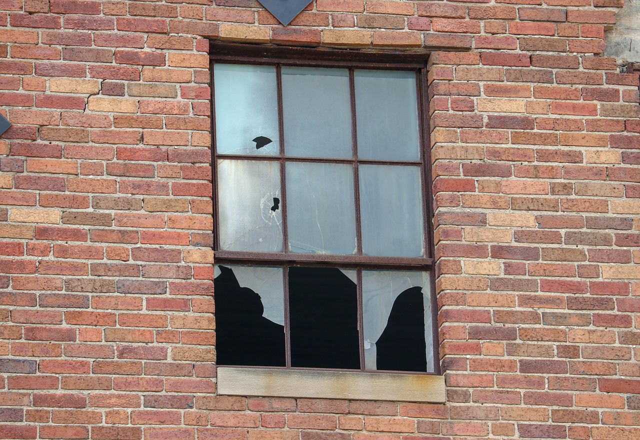 Is a Broken Window a Maintenance Emergency? Bexley Expert Explains What to Do